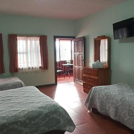 Hotel Las Brumas Cartago Buitenkant foto