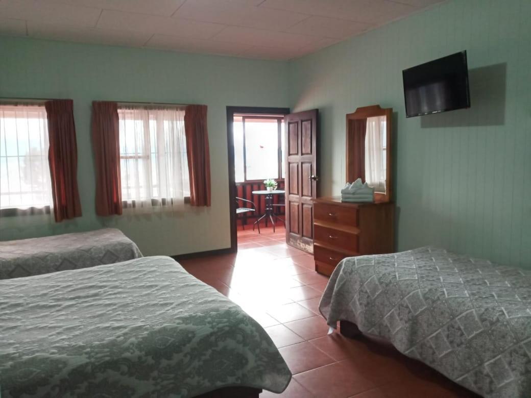 Hotel Las Brumas Cartago Buitenkant foto