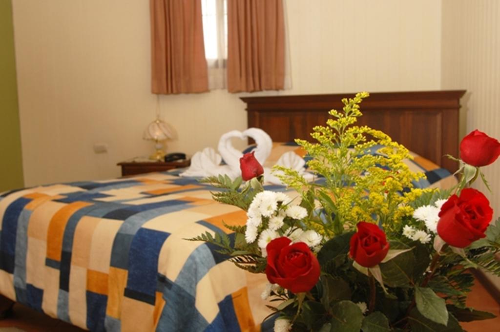 Hotel Las Brumas Cartago Kamer foto