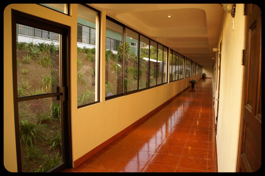 Hotel Las Brumas Cartago Kamer foto