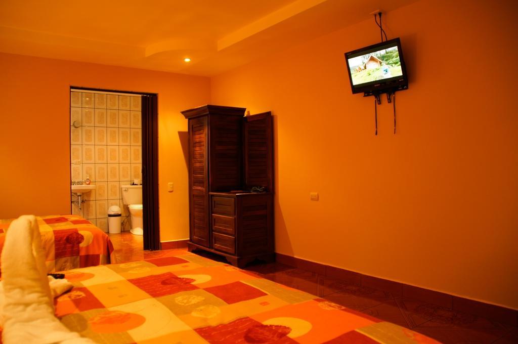 Hotel Las Brumas Cartago Kamer foto