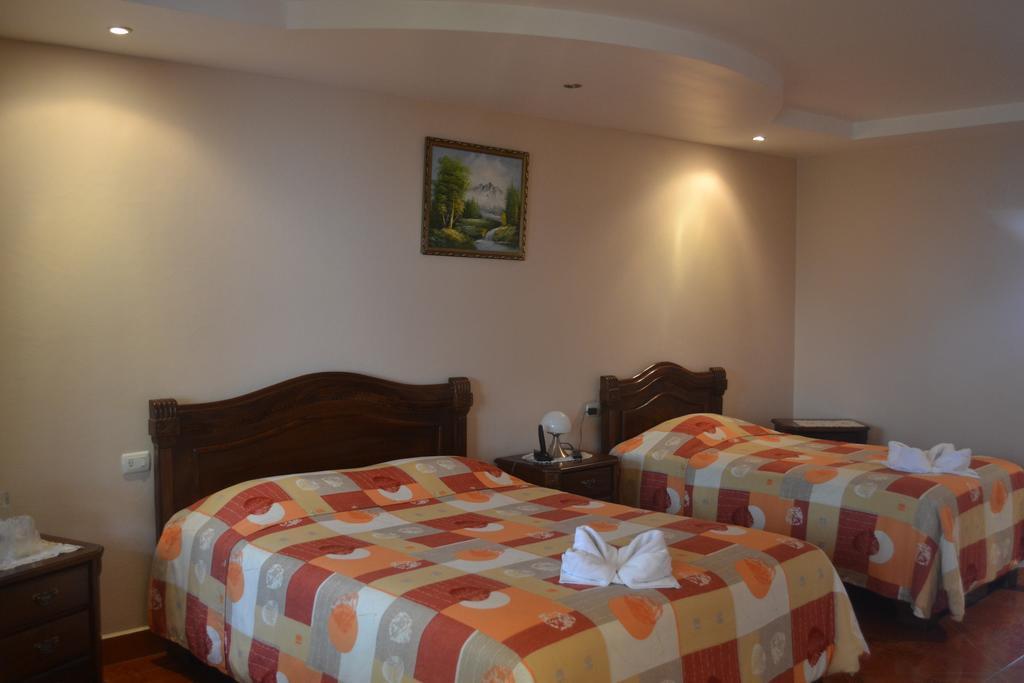 Hotel Las Brumas Cartago Buitenkant foto