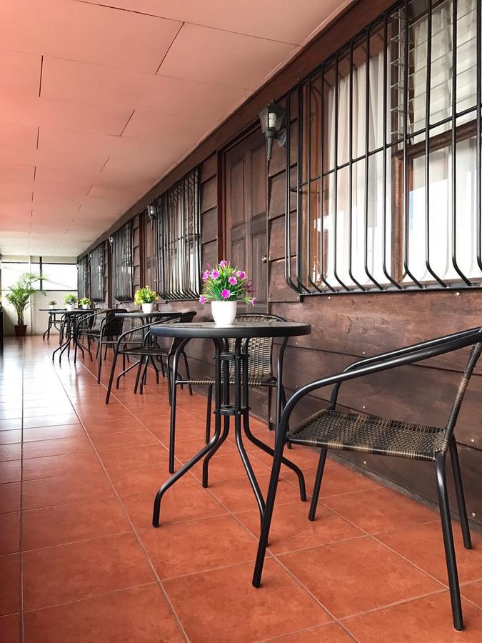 Hotel Las Brumas Cartago Buitenkant foto